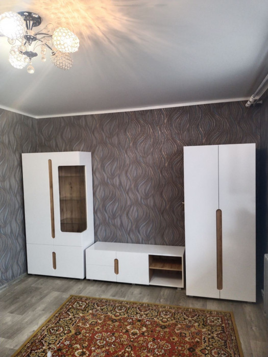 Шкаф-витрина двухдверный 